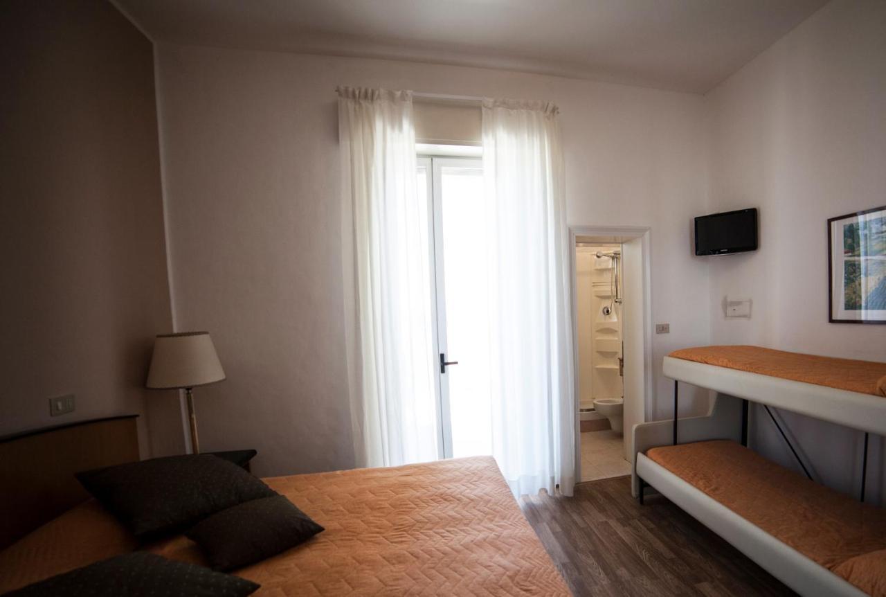 Hotel Riviera Mare Rimini Esterno foto
