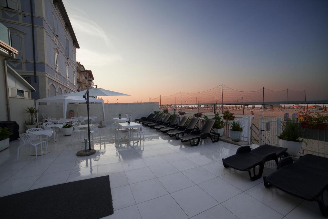 Hotel Riviera Mare Rimini Esterno foto