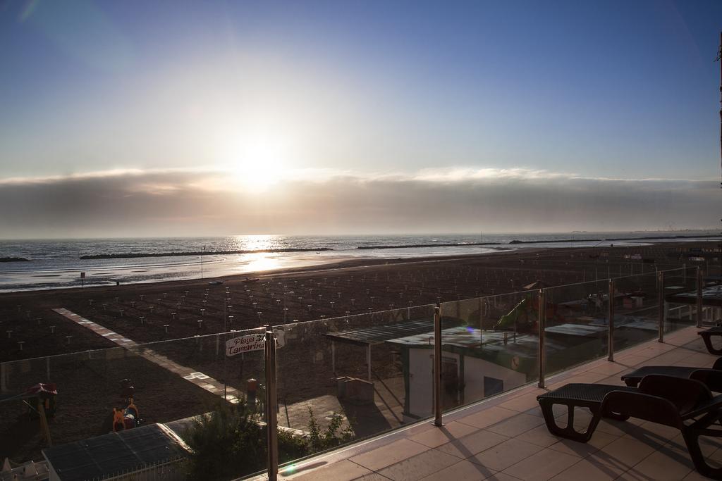 Hotel Riviera Mare Rimini Esterno foto