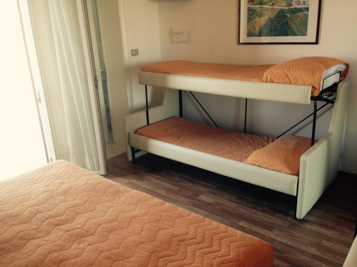 Hotel Riviera Mare Rimini Esterno foto