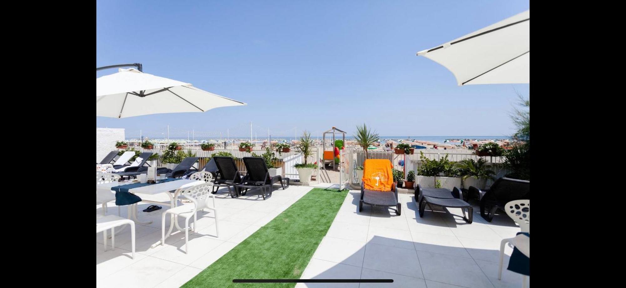 Hotel Riviera Mare Rimini Esterno foto