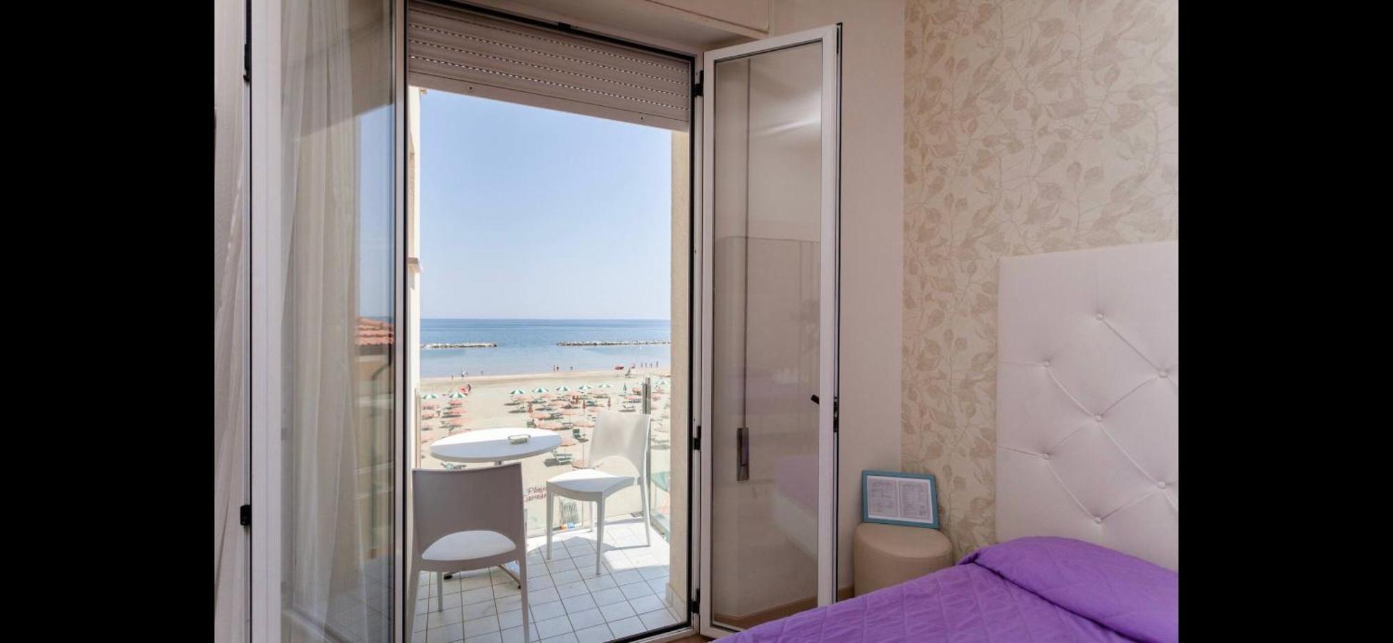 Hotel Riviera Mare Rimini Esterno foto