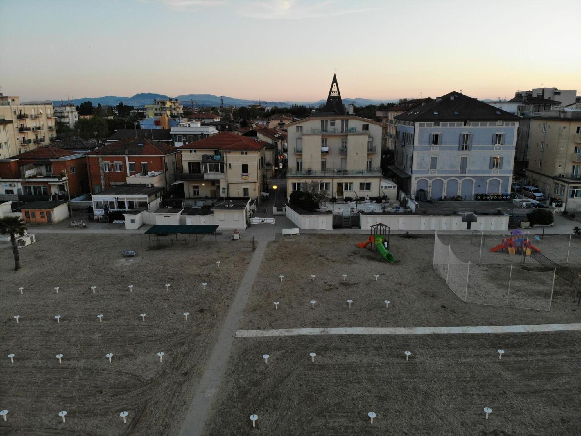 Hotel Riviera Mare Rimini Esterno foto